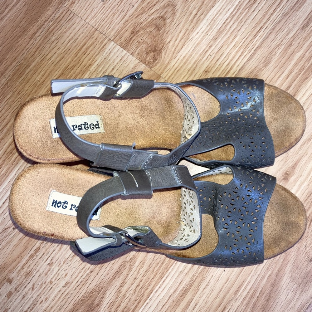 Laser Cut Faux Leather Platform Wood Style Sandal Heels by Not Rated sz 9 - Picture 7 of 9